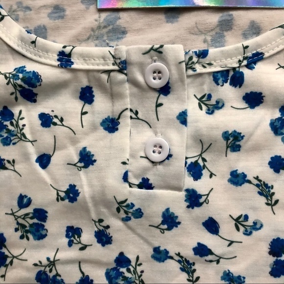 NWT CROP WHITE &  BLUE FLORAL TOP - Picture 4 of 10